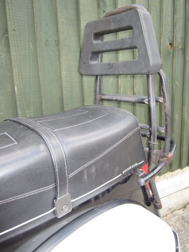 Motovespa_T5_Sissybar.jpg