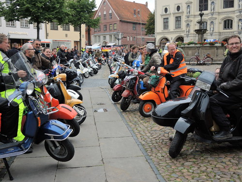 2_auf_dem_Marktplatz.jpg