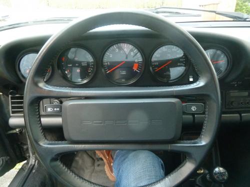 Porsche_911_Cockpit.jpg