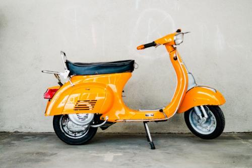 Vespa_50_Special_V5B1T_orange_olack-1.jpg