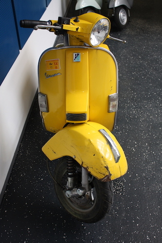 Classicmoto24.de PX 125 Correos spanische Postvespa 4.JPG