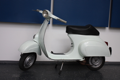 ClassicMoto24.de Vespa 50 Europagrün .JPG