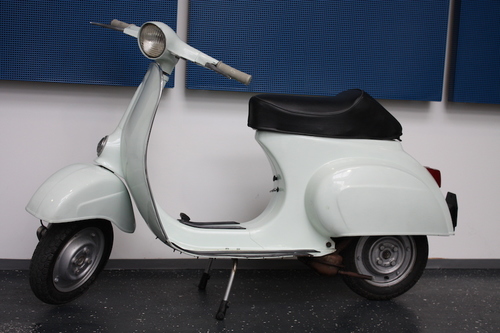 ClassicMoto24.de Vespa 50 Europagrün 1.JPG