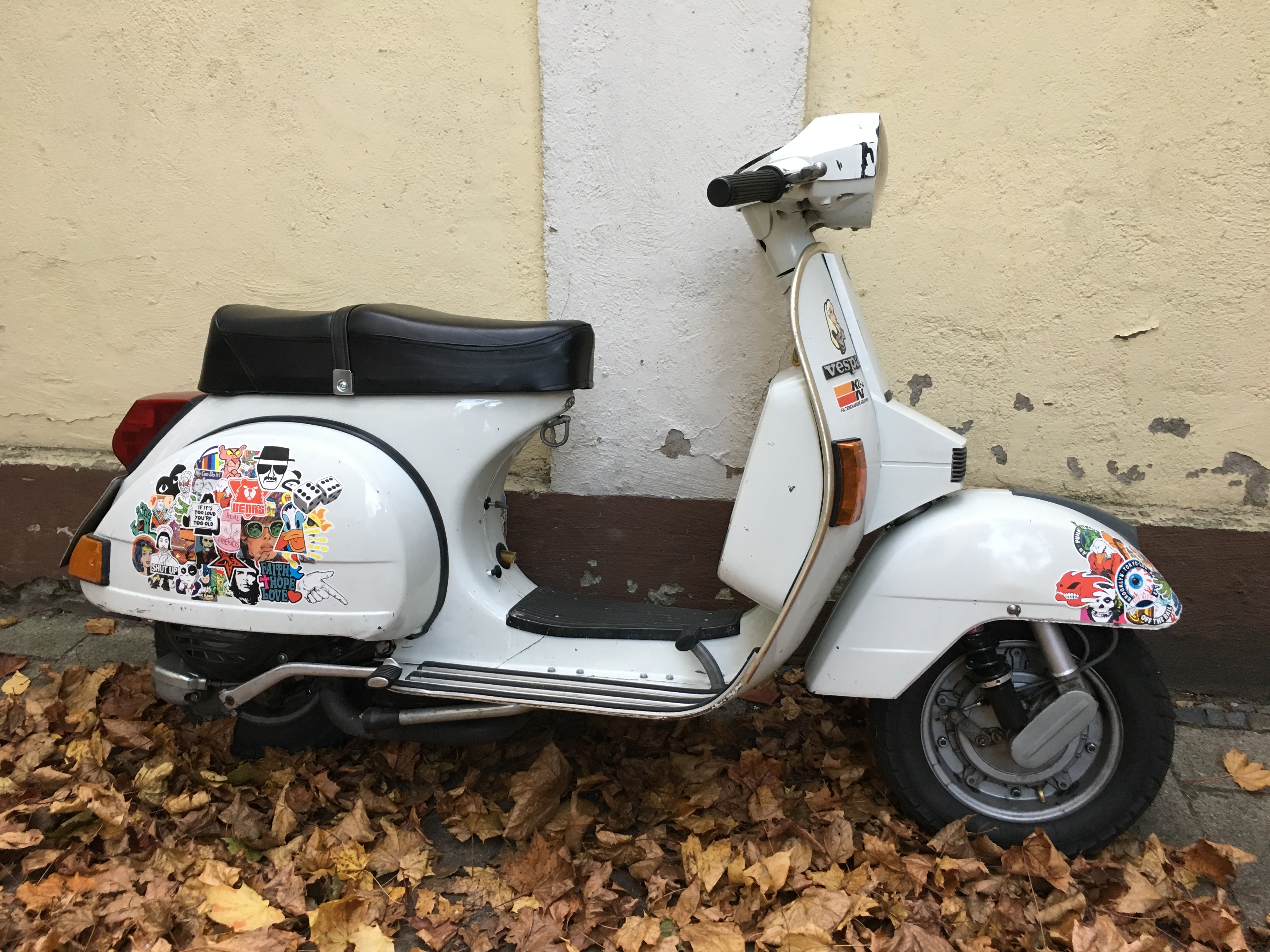 Vespa PX150E Arcobaleno, BJ85, Olack weiss, Stickergebombt  Galerie Vespa PX, Cosa, Rally 