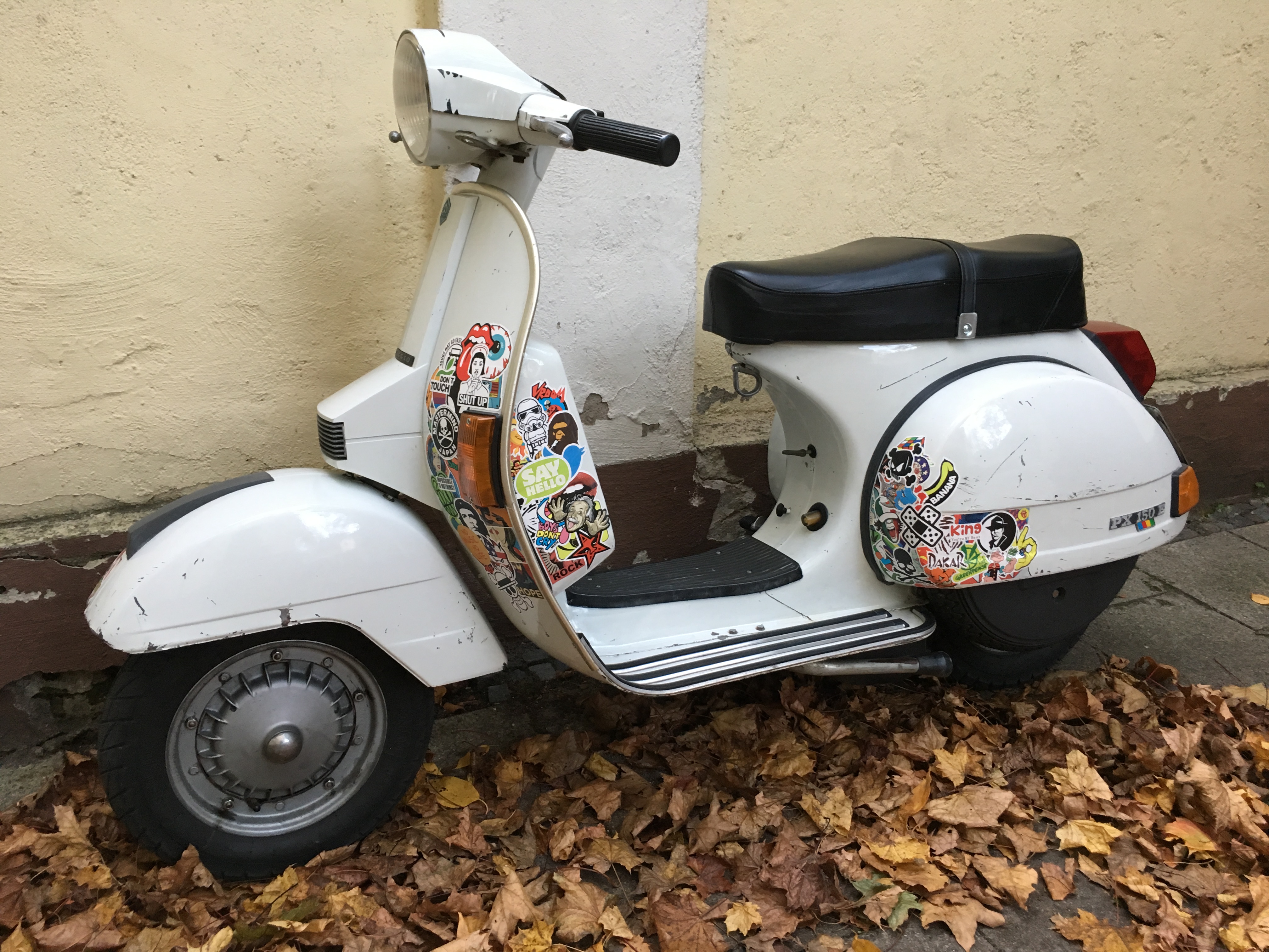 Vespa PX150E Arcobaleno, BJ85, Olack weiss, Stickergebombt  Galerie Vespa PX, Cosa, Rally 