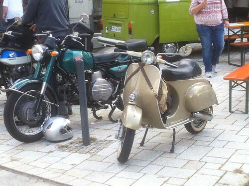 vespa.thumb.jpg.4b19d1901ce4533450e509c19d8d7f49.jpg