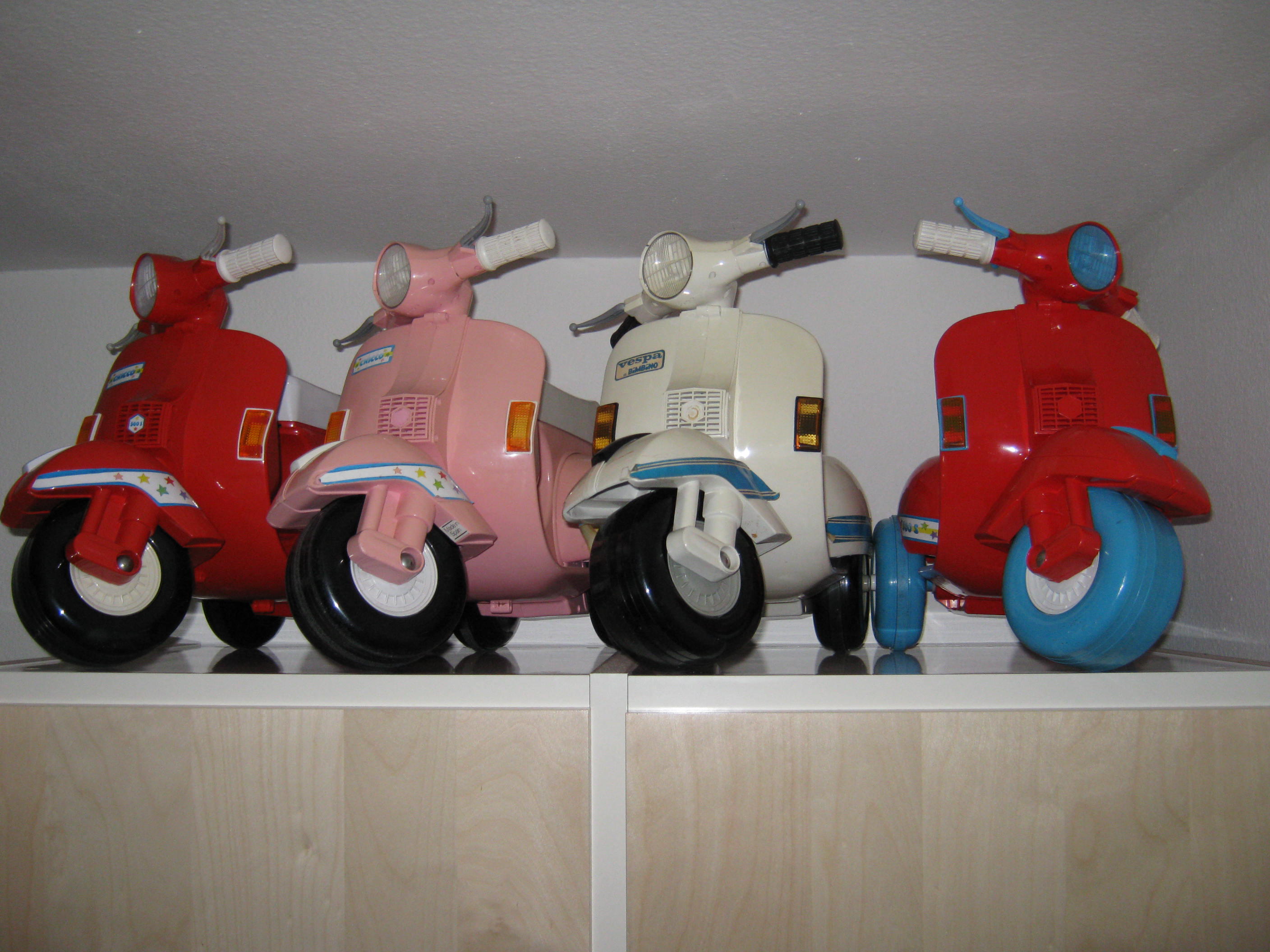 Chicco ferngesteuertes Motorrad Vespa - Spielzeug für kleine