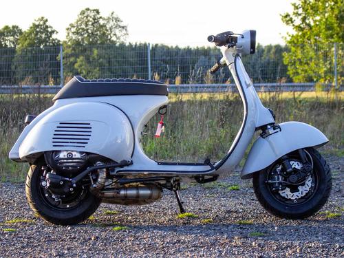 Custom-Vespa-VNB-244-Quattrini-Tuning-Drehschieber.thumb.jpg.51a2a0965697613a517fbec9d16afa8b.jpg