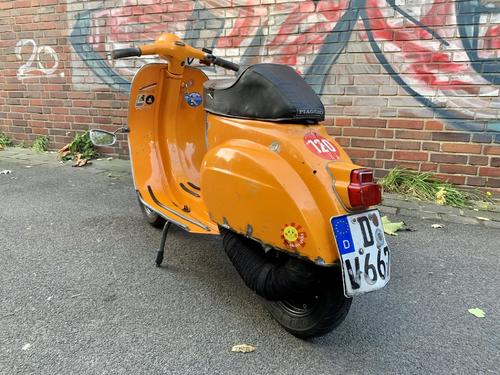 648553018_vespa_v50(17).thumb.jpg.1c0a1c5db7c65095b6f41efbde5c71da.jpg