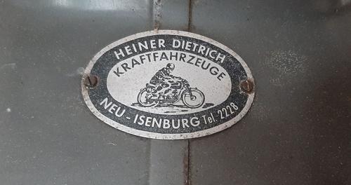 Haendlerschild_Heiner-Dietrich_Kraftfahrzeuge_Neu-Isenburg.thumb.jpg.1630e6c4636aa08bb8b64de3a4c02b2c.jpg