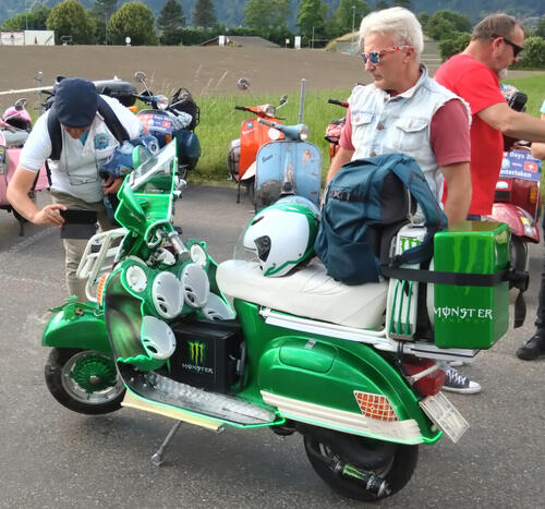 DragonVespa.thumb.jpg.f5f621315ac420235cb02243d95e3af6.jpg