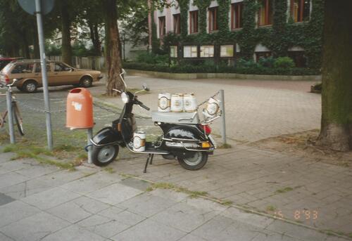 Bierdosen auf Vespa 15.08.1994.jpg