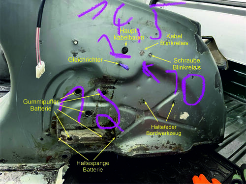 Vespa_Sprint_Seite-Gepaeckfach_Bohrungen.jpg