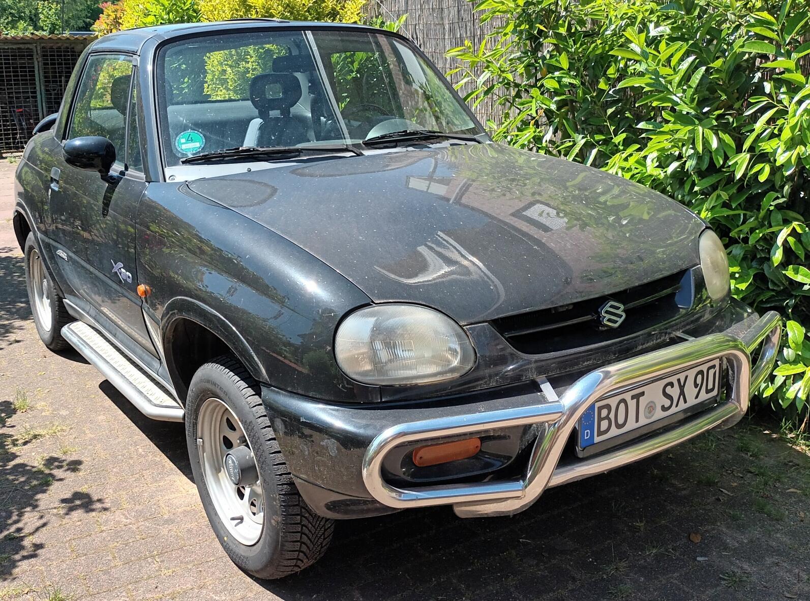 T-Top Geländewagen Suzuki X90 gegen Lambretta oder auch Vespa