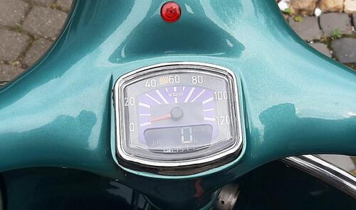 Vespa_T4-VDO-Tacho-DE-v2.0-custom_01.jpg