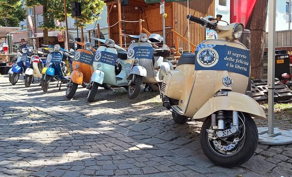 Freilassinger Vespatreffen mit Custom-Show, Teilemarkt und italienischer Nacht